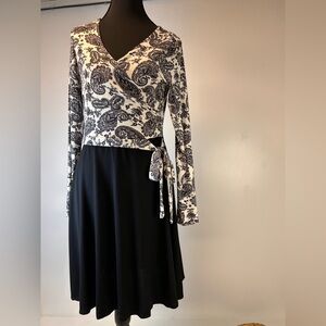 GILLI Faux Wrap-Style Black & White Paisley Bodice Dress Women's Size Large